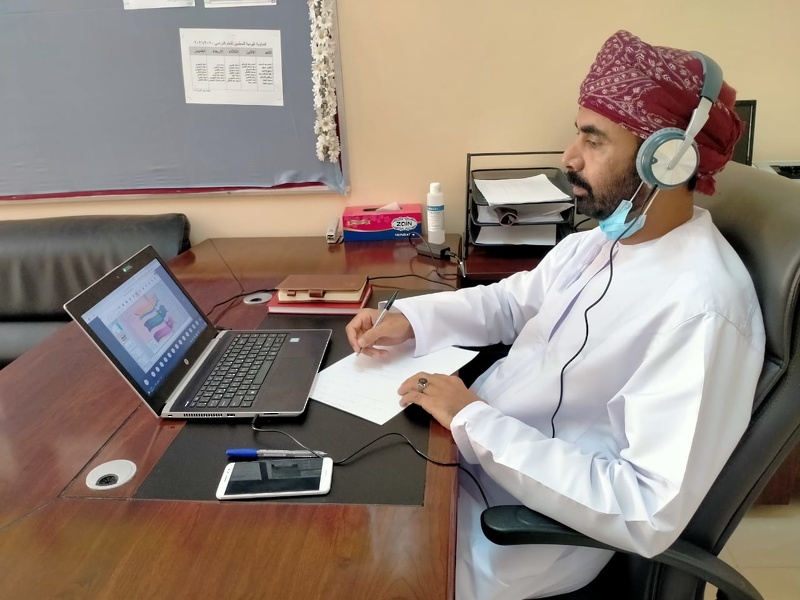 تنظيم ملتقى استراتيجيات المعلم في ظل التعلم الالكتروني بمدرسة زيد بن الخطاب للتعليم الأساسي ببلدة بلاد الشهوم بولاية عبري بتعليمية محافظة الظاهرة 