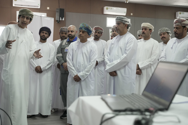 انطلاق فعاليات الأسبوع الوطني للعلوم والتكنولوجيا والهندسة والرياضيات (STEM) بمحافظة الوسطى