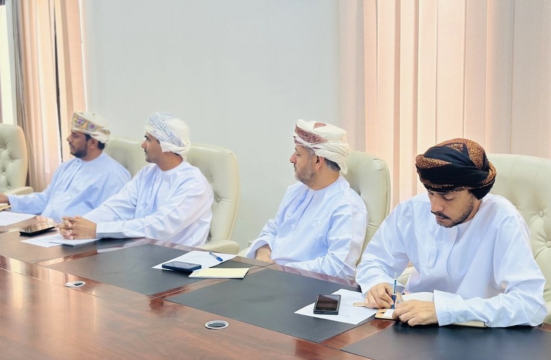 فريق دعم المبادرات يزور تعليمية ظفار