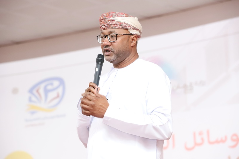  لقاء تعريفي مع إدارات مدارس تعليمية ظفار حول مبادرة قافلة الوسائل التعليمية 