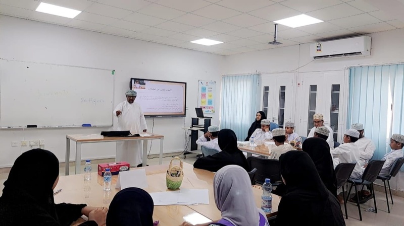 تواصل فعاليات وأنشطة البرنامج الصيفي للطلبة الموهوبين في مدارس محافظة جنوب الشرقية