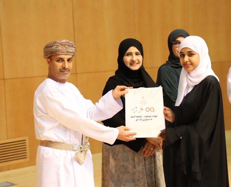 ختام الأسبوع الوطني للعلوم والتكنولوجيا والهندسة والرياضيات بتعليمية ظفار