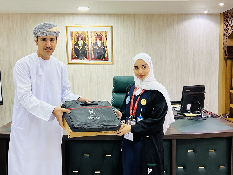 تكريم فريق سلطنة عمان  الذي حصد جائزتين في مسابقة فيرست جلوبال العالمية بسويسرا