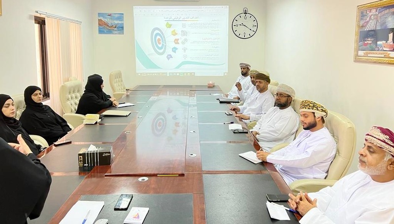 تعليمية ظفار تنفذ ورشة لتطبيق محاكاة لاعتماد التقييم السنوي لأداء الموظفين والتعريف بالتدوير الوظيفي 