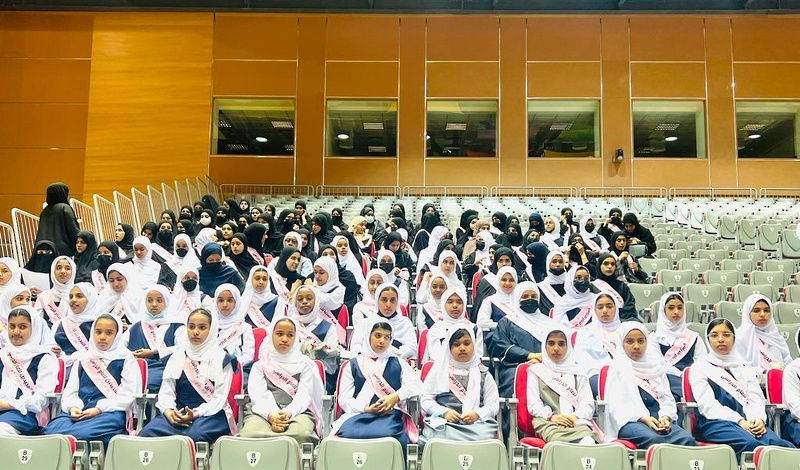 تعليمية ظفار تحتفل بتكريم الطلبة المجيدين في التحصيل الدراسي