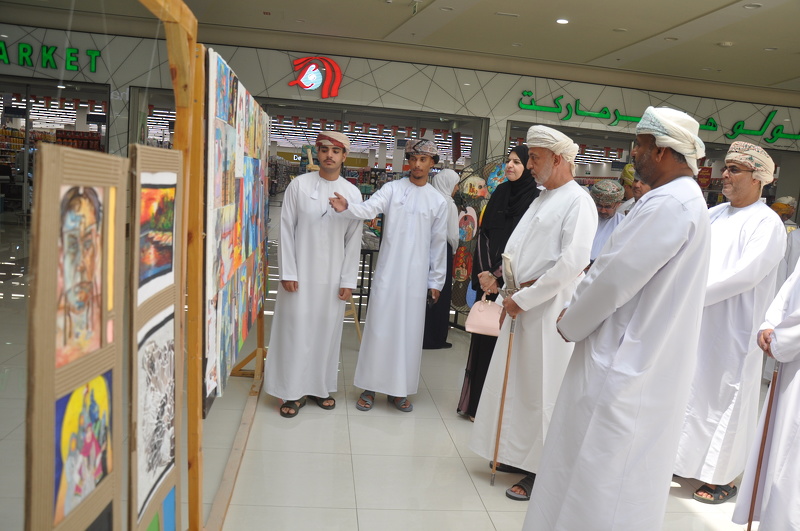 تنظيم معرض فني من الجزء إلى الكل لطلبة مدارس محافظة الظاهرة