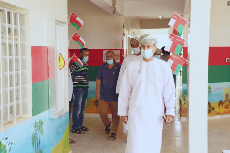 مدير عام تعليمية ظفار يزور مدارس ولاية مقشن