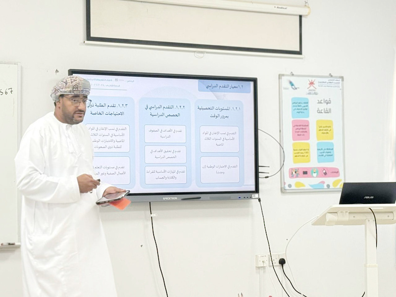 برنامجا تدريبيا حول (الخطة التدريبية لمنهجية الفرق الإشرافية)   بتعليمية جنوب الشرقية