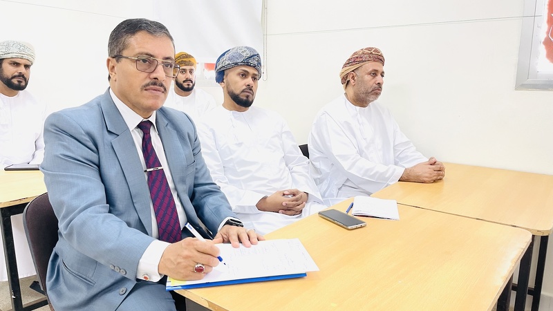  اللجنة الفرعية لتنفيذ المرحلة الثانية من مبادرة قافلة الوسائل التعليمية بتعليمية ظفار تناقش خطط وبرامج المبادرة
