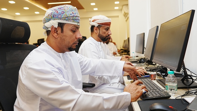 برنامجاً تدريبياً متقدماً في مايكروسوفت إكسل بتعليمية جنوب الشرقية