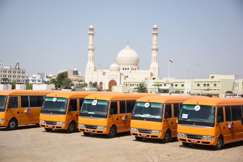 المديرية العامة للتربية والتعليم بمحافظة جنوب الشرقية تُعاين حافلات النقل المدرسي الجديدة استعداداً للعام الدراسي 2025/2026