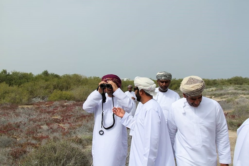 زيارة ميدانية لوفد من تعليمية الظاهرة لمحمية القرم الطبيعية ضمن فعاليات STEM2020