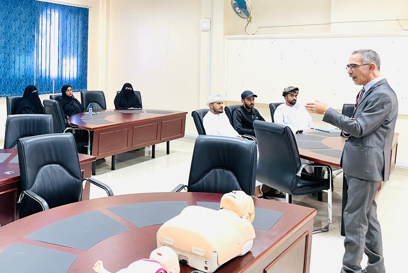 تنفيذ البرنامج التدريبي لمدربي الإسعافات الأولية بتعليمية ظفار