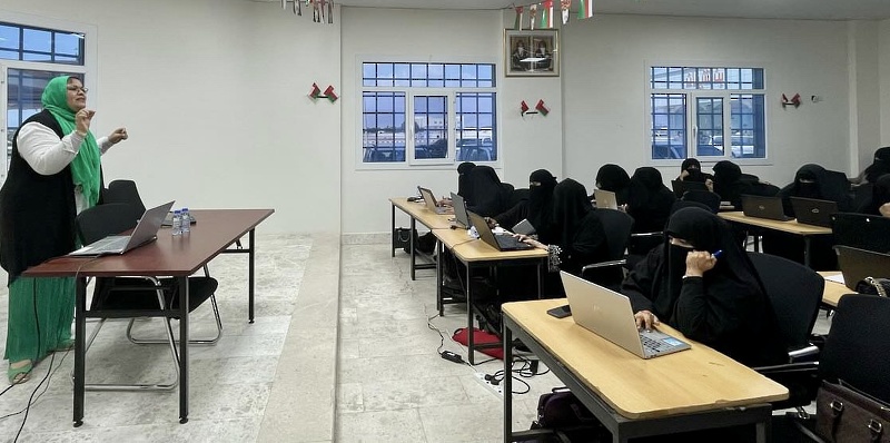 حلقة عمل في مجال الذكاء الاصطناعي لمعلمات صعوبات التعلم بتعليمية ظفار