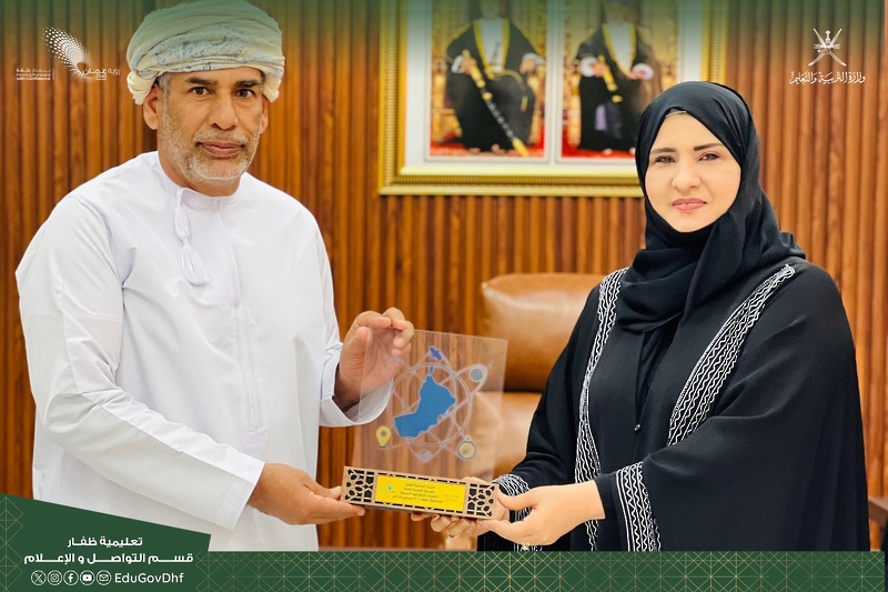 ممثلي وفود الفرق الفرعية الزائرة لتعليمية ظفار