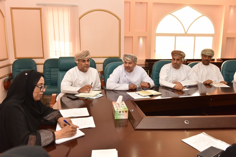 فريق دراسة انخفاض معدلات الطلبة لمادة اللغة الإنجليزية يزور محتافظة الظاهرة 