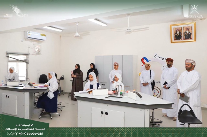 المديرة العامة لتعليمية ظفار تقوم بزيارة ميدانية لعدد من مدارس ولاية ضلكوت