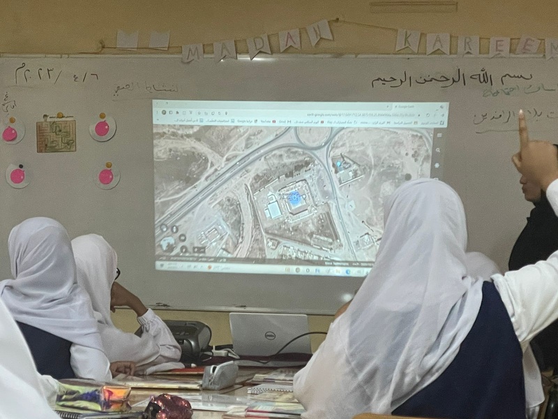 انطلاق الزيارات الإشرافية لمتابعة توظيف برنامج جوجل ايرث  Google Earth في المواقف التعليمية بتعليمية ظفار