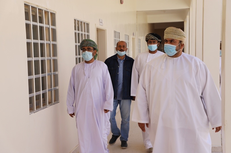 مدير عام تعليمية ظفار يختتم زيارته لمدارس ولاية مقشن وولاية ثمريت
