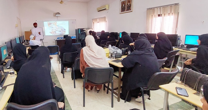 تدريب المعلمات الجدد على تدريس مناهج السلاسل العالمية للرياضيات والعلوم كامبريدج للصفوف ١- ٤