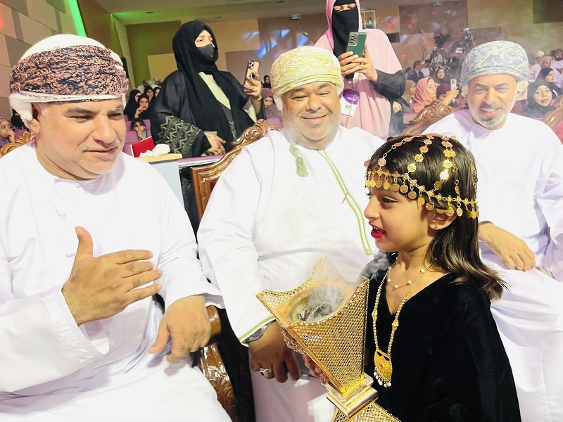  مشاركة تعليمية ظفار بمسرحية حرائق الذكرى ضمن مهرجان المسرح المدرسي التاسع بوزارة  التربية والتعليم.