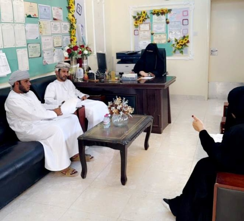 المدير المساعد لإدارة التربية والتعليم بثمريت يزور عدد من المدارس