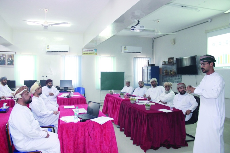 لقاء تعريفي بمسار التعليم المهني والتقني بمدارس السويق