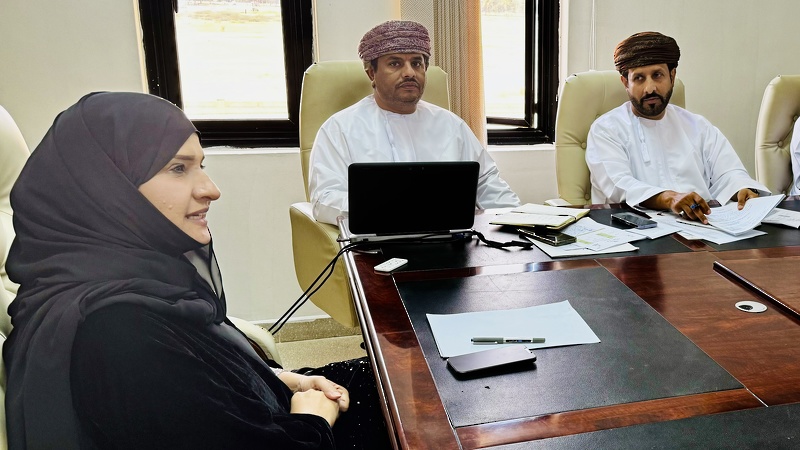 مناقشة مشاريع الإضافات والترميم والصيانة لمدارس تعليمية ظفار