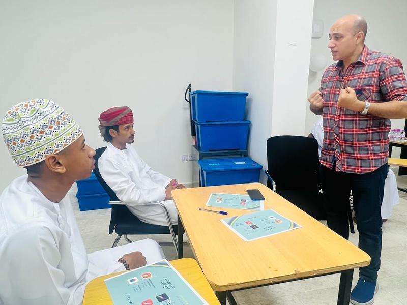 تعليمية ظفار تنظم برنامج الورش التدريبية لطلبة التربية الخاصة والتعليم المستمر احتفالا باليوم العالمي للإعاقة