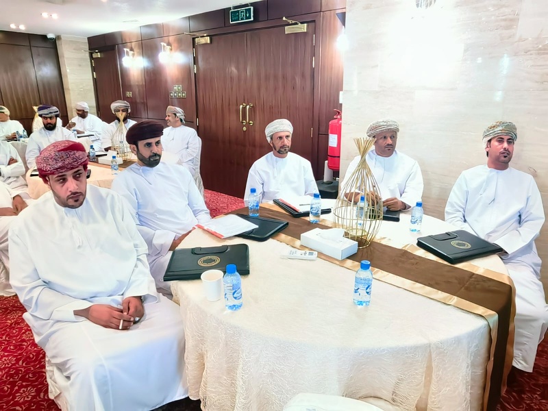 انطلاق البرنامج التدريبي للإدارة الحديثة وآليات تطويرها في المؤسسات الإدارية لمدراء الدوائر ورؤساء الأقسام بتعليمية ظفار
