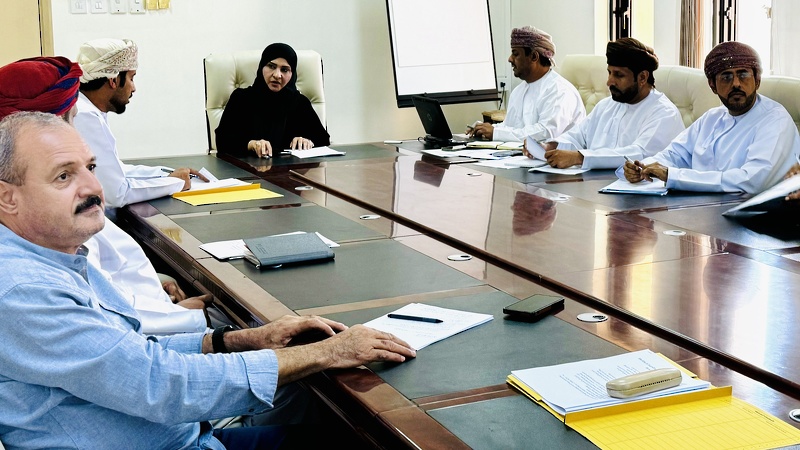 مناقشة مشاريع الإضافات والترميم والصيانة لمدارس تعليمية ظفار