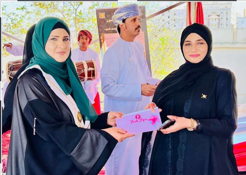      تعليمية ظفار تحتفل بالعيد الوطني الــ 52 المجيد