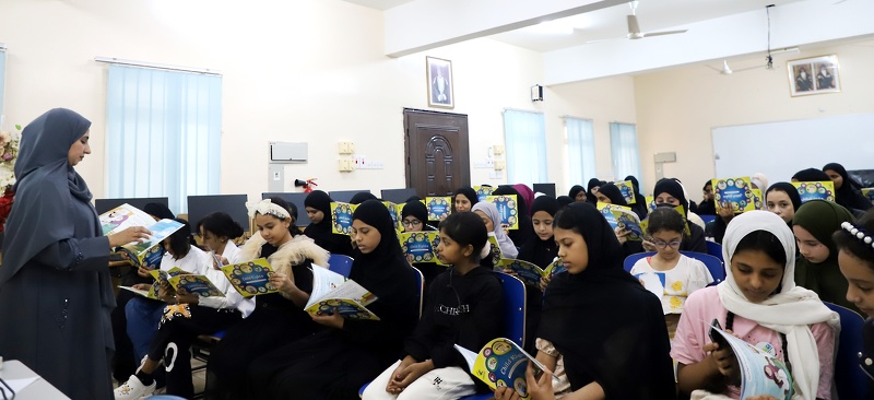 مركز مدرسة النور الصيفي للبنات بصلالة يستضيف اللجنة العمانية لحقوق الإنسان  