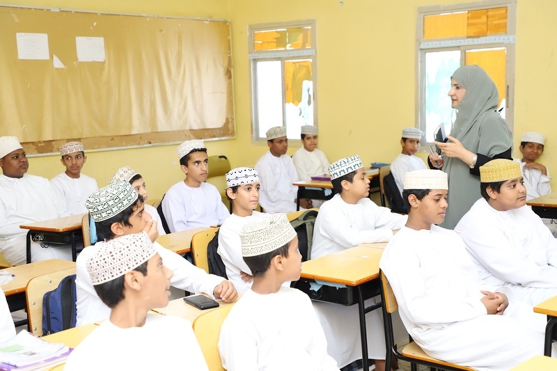 المكلفة بأعمال المدير العام تقوم بزيارة تفقدية لمشروع  مدرسي  بمنطقة عوقد وتزور مدرسة الامام الغزالي للتعليم الأساسي