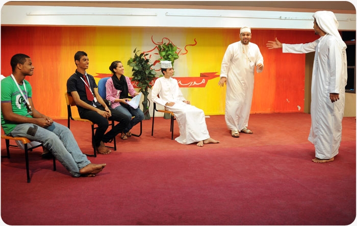 (العقد)و( زهرة الحكايا) تتألقان في مهرجان المسرح المدرسي الرابع