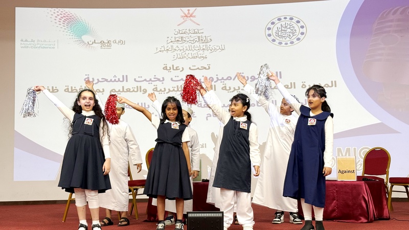ختام مسابقات المناظرة باللغة الإنجليزية لمدارس تعليمية ظفار