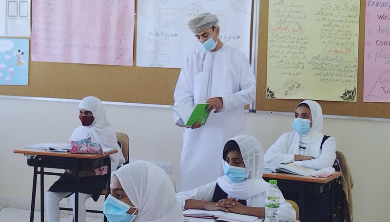 مدير عام تعليمية ظفار يختم زيارته لمدارس ولاية شليم وجزر الحلانيات