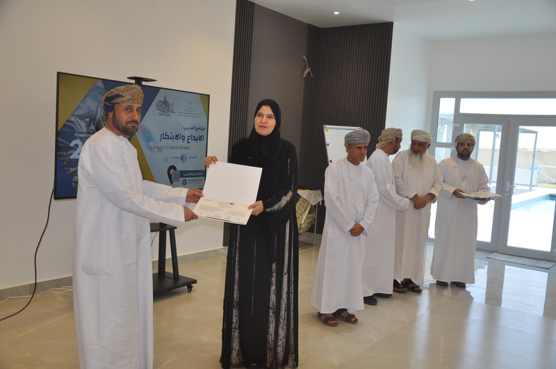  الاحتفال باختتام  حلقة عمل حول الإبداع والابتكار لمواكبة رؤية عمان 2040 لرؤساء الأقسام والموظفين بتعليمية محافظة الظاهرة