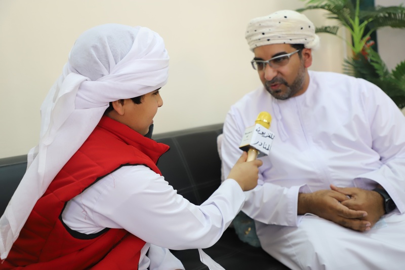 فريق دائرة الإعلام التربوي يختتم زيارته لتعليمية ظفار