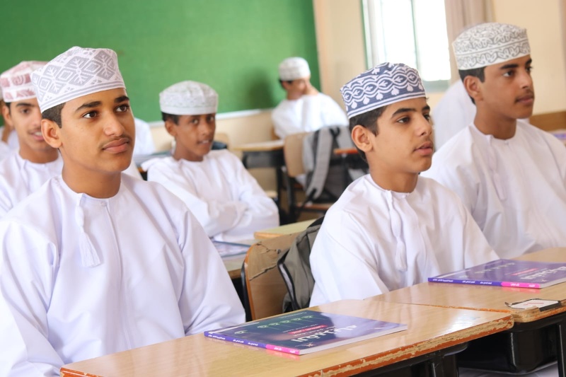 مدارس تعليمية جنوب الشرقية تستقبل أكثر من 70 ألف طالب وطالبة في أول يوم دراسي وسط جاهزية متكاملة وحملة توعوية لتعزيز سلامة الطلبة والحافلات المدرسية