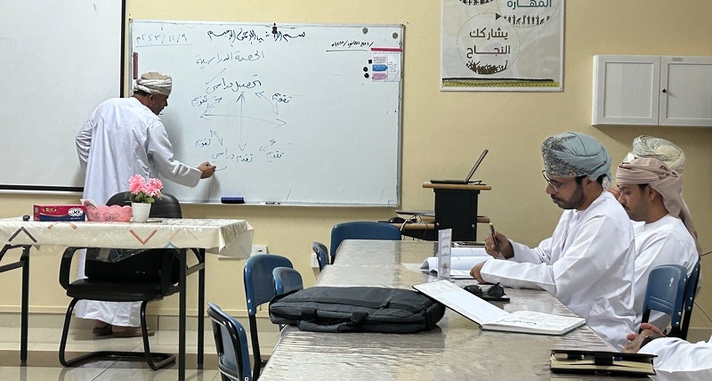 زيارة فريق الإشراف التربوي المركزي لمدارس تعليمية البريمي المطبقة للمنهجية