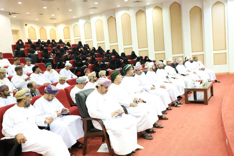 تعليمية ظفار تشارك في الملتقى الثالث للإدارة المدرسية