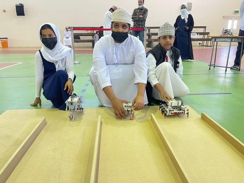 أكثر من ٨٠ فريق في مسابقات الروبوت بتعليمية ظفار