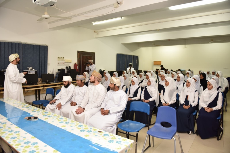 قافلة #كلنا_عمان تزور مدارس تعليمية الظاهرة 