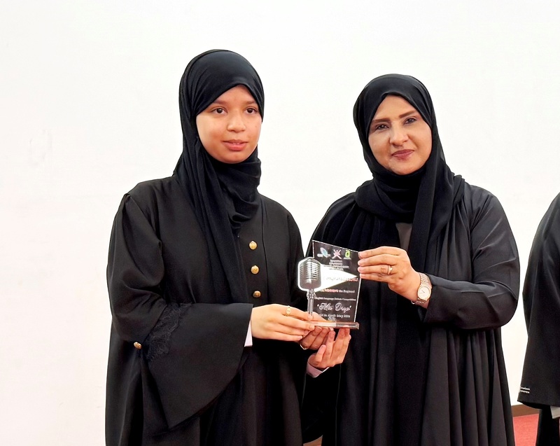 ختام مسابقات المناظرة باللغة الإنجليزية لمدارس تعليمية ظفار