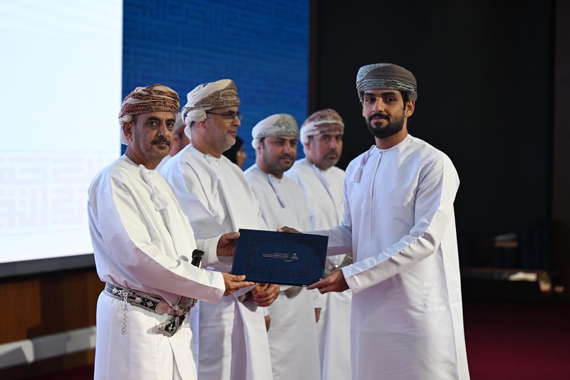 الاحتفال بتخريج الدفعة السابعة من المعهد التخصصي للتدريب المهني للمعلمين بتعليمية محافظة الظاهرة 