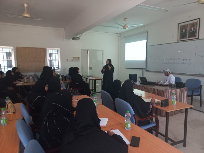  تنظيم حلقة عمل لآلية إدخال تقرير أداء الطالب لمرحلة التعليم المبكر بتعليمية محافظة الظاهرة 