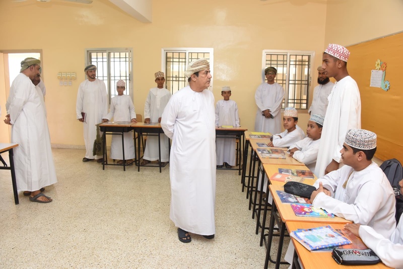 مستشار وزيرة التربية والتعليم لشؤون الإدارة التربوية يختتم زيارته لمحافظة جنوب الشرقية