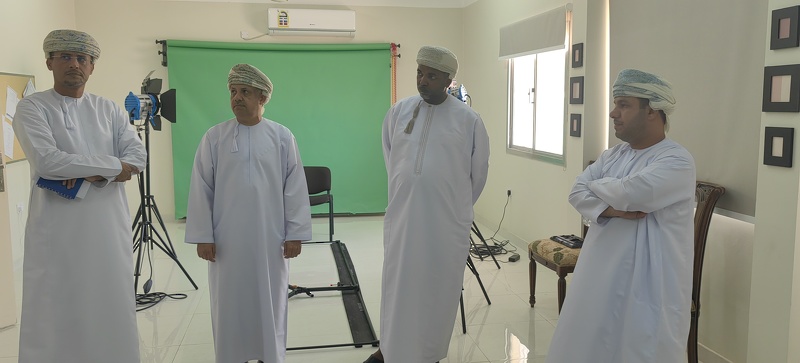معاينة الأماكن المقترحة لتنفيذ الأستديو التعليمي بتعليمية ظفار