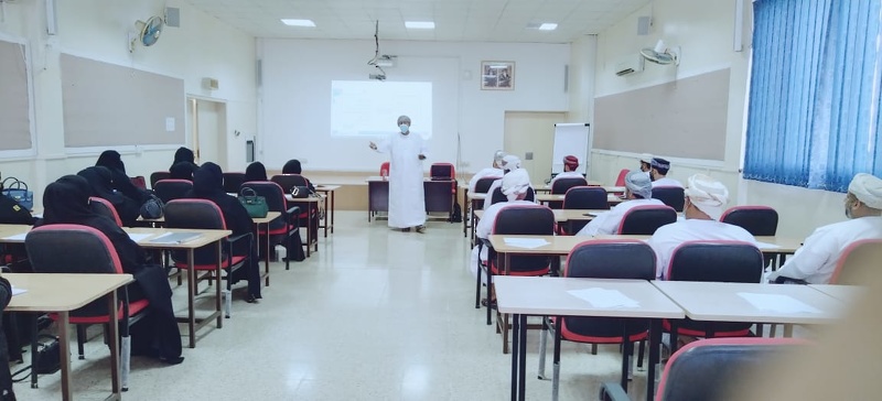 دائرة المدارس الخاصة بتعليمية ظفار  تنفذ لقاء تعريفي بمنظومة قياس الأداء الفردي والإجادة المؤسسية لموظفيها.